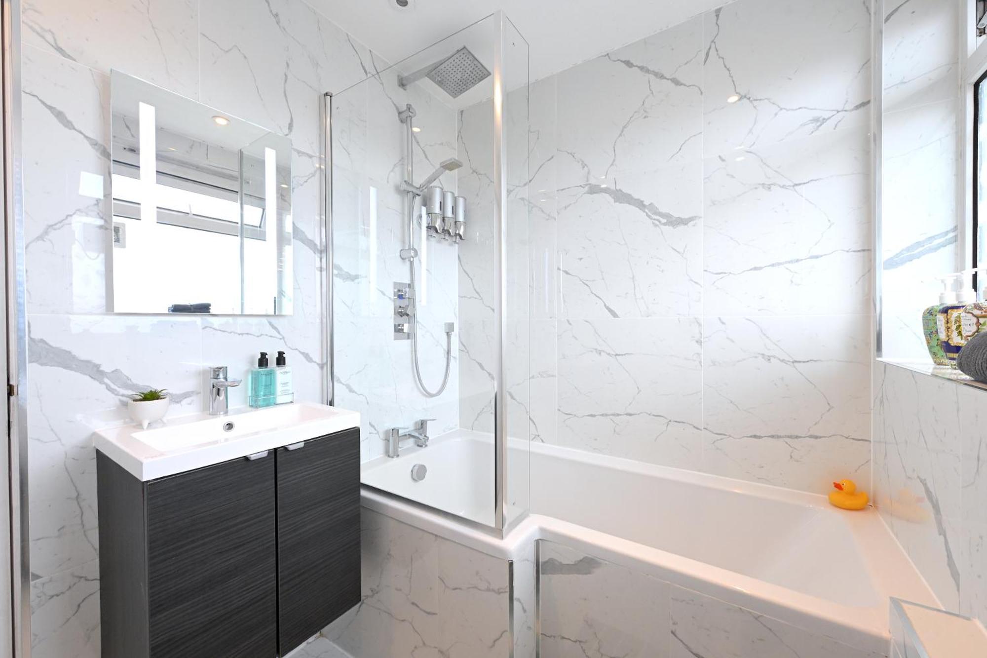 Superb 4 Bedroom Flat In The Heart Of Camden Town London Bagian luar foto