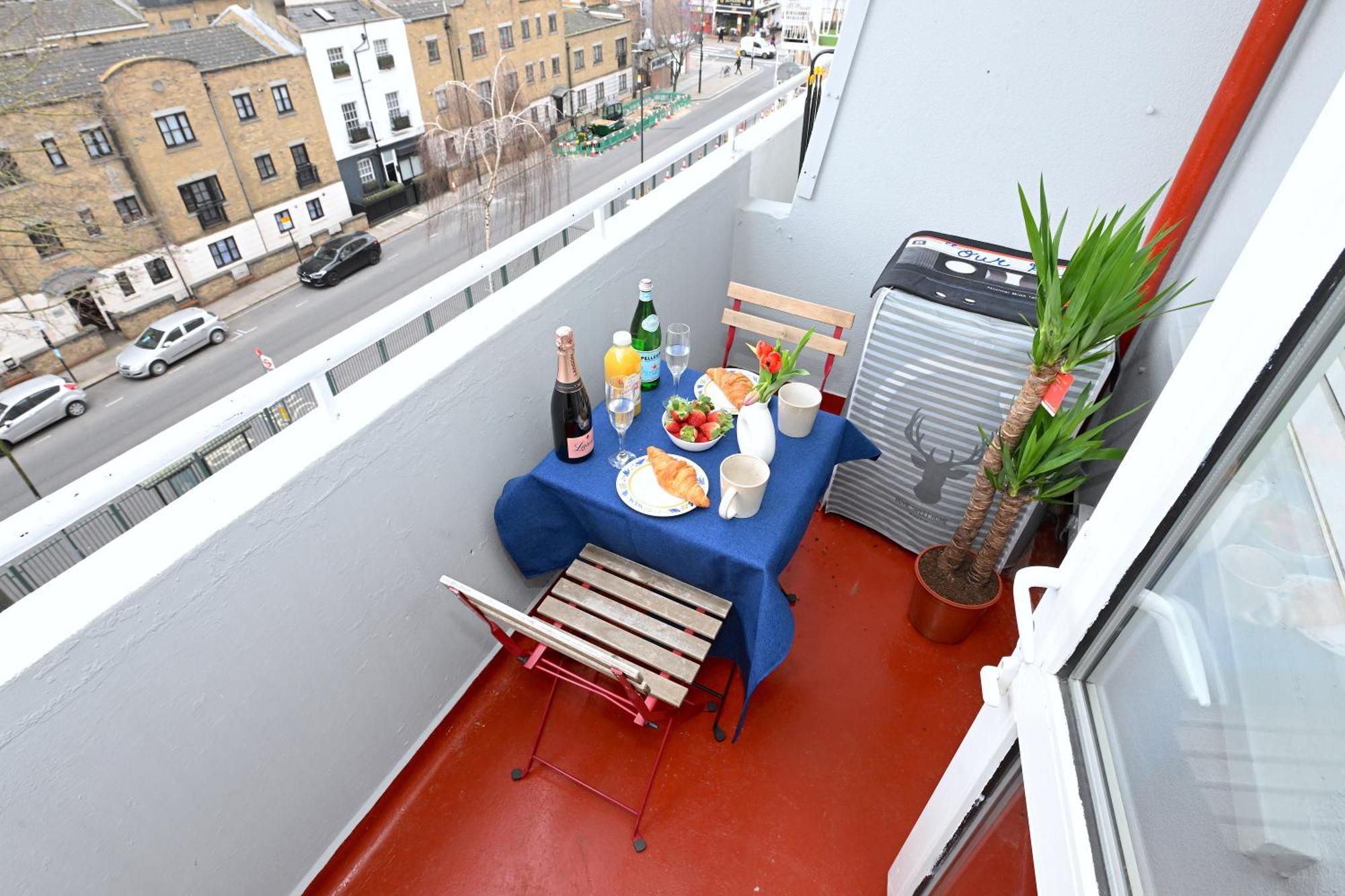 Superb 4 Bedroom Flat In The Heart Of Camden Town London Bagian luar foto
