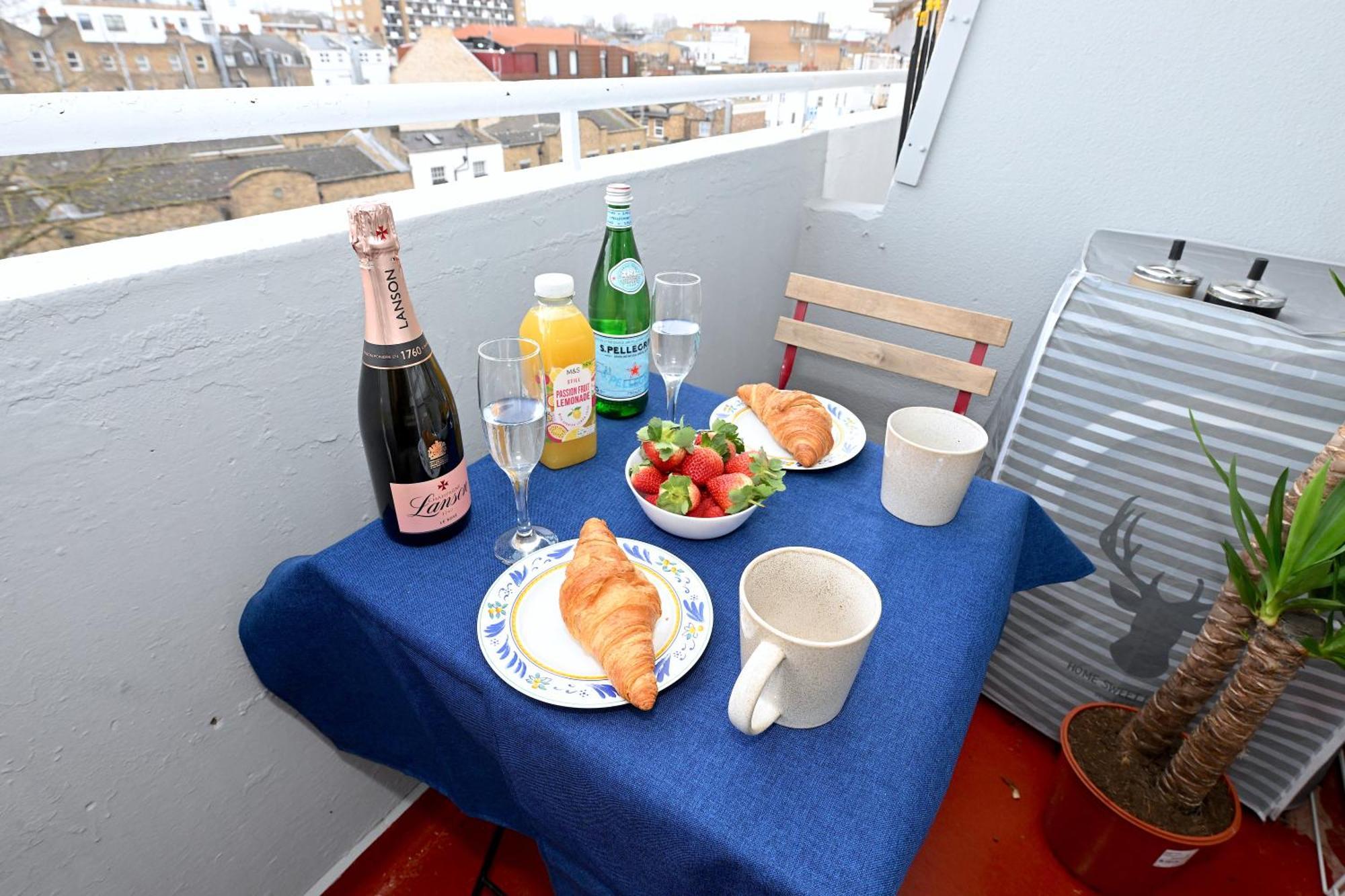 Superb 4 Bedroom Flat In The Heart Of Camden Town London Bagian luar foto